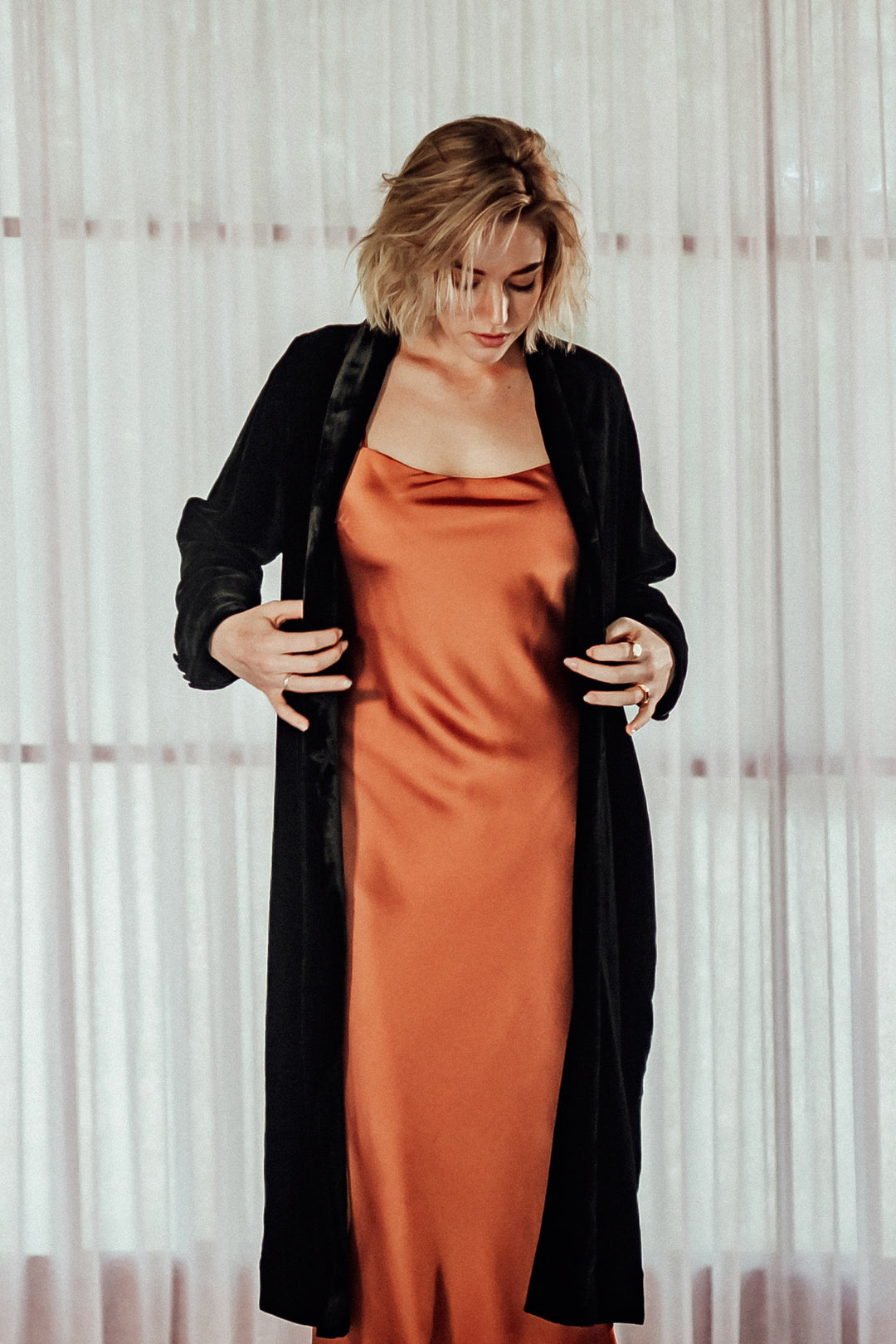 Amelie Silk Velvet Long Coat Noir