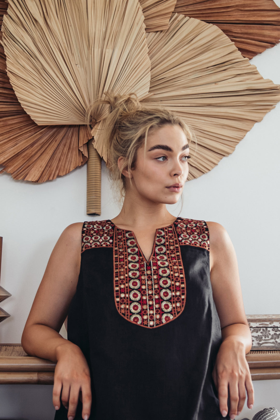 Lei Embroidered Linen Tunic Basalt