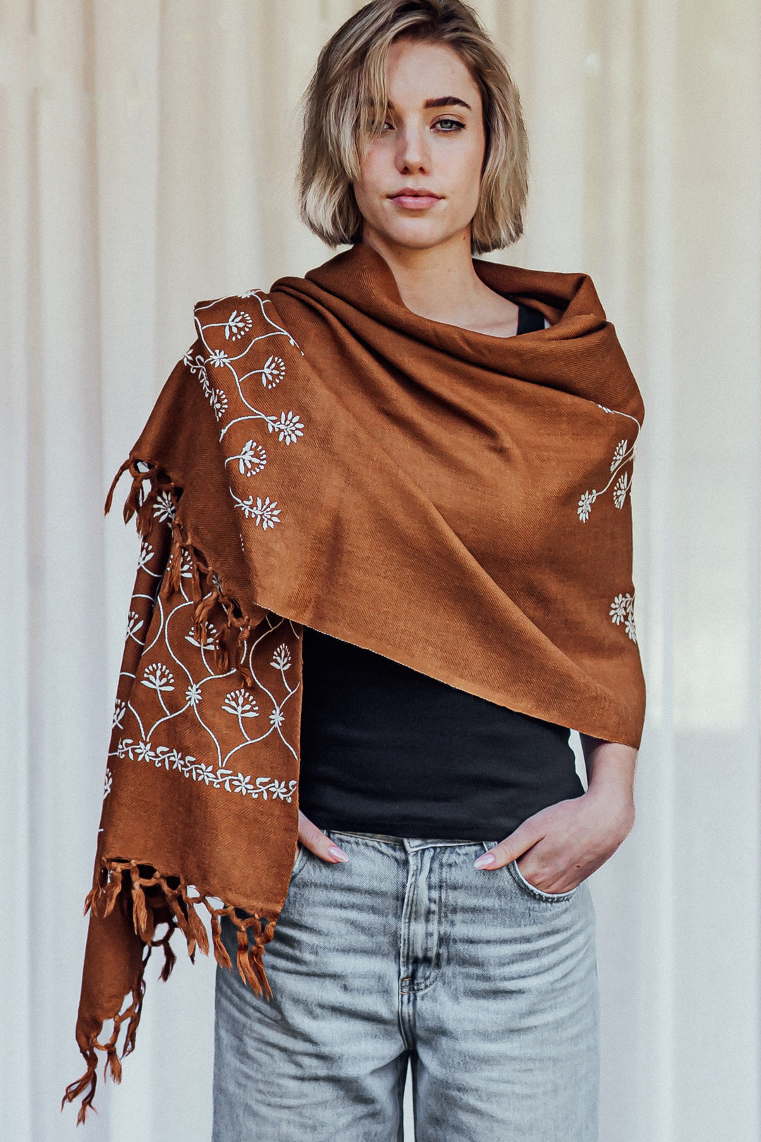 Handwoven woollen scarf muscade