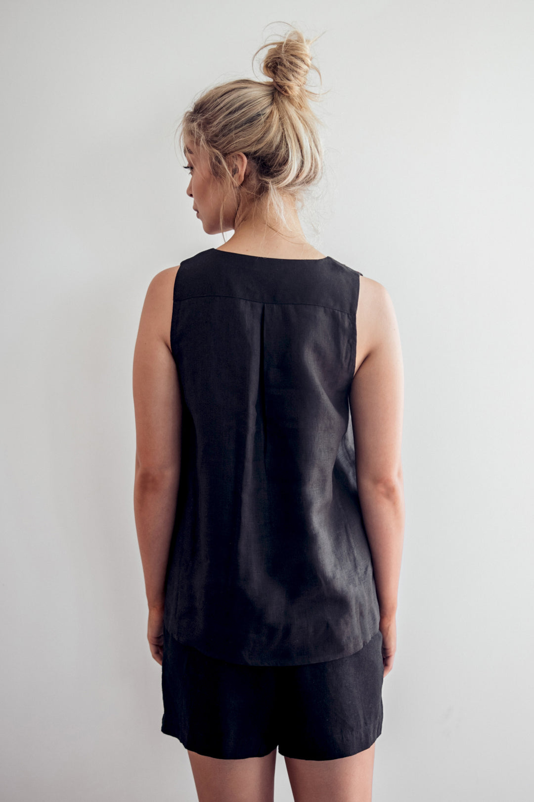 Lei Embroidered Linen Tunic Basalt