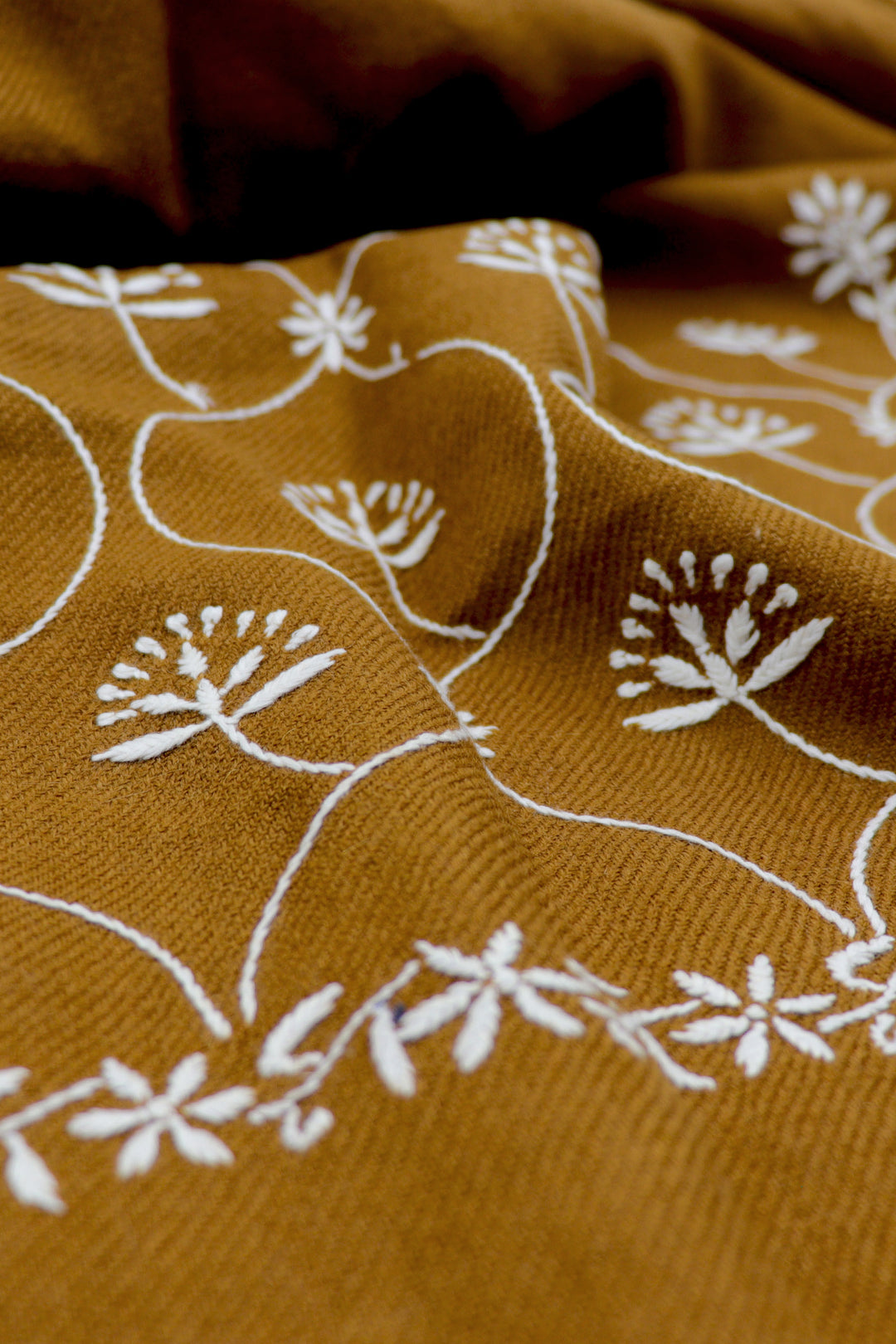 Handwoven woollen scarf muscade