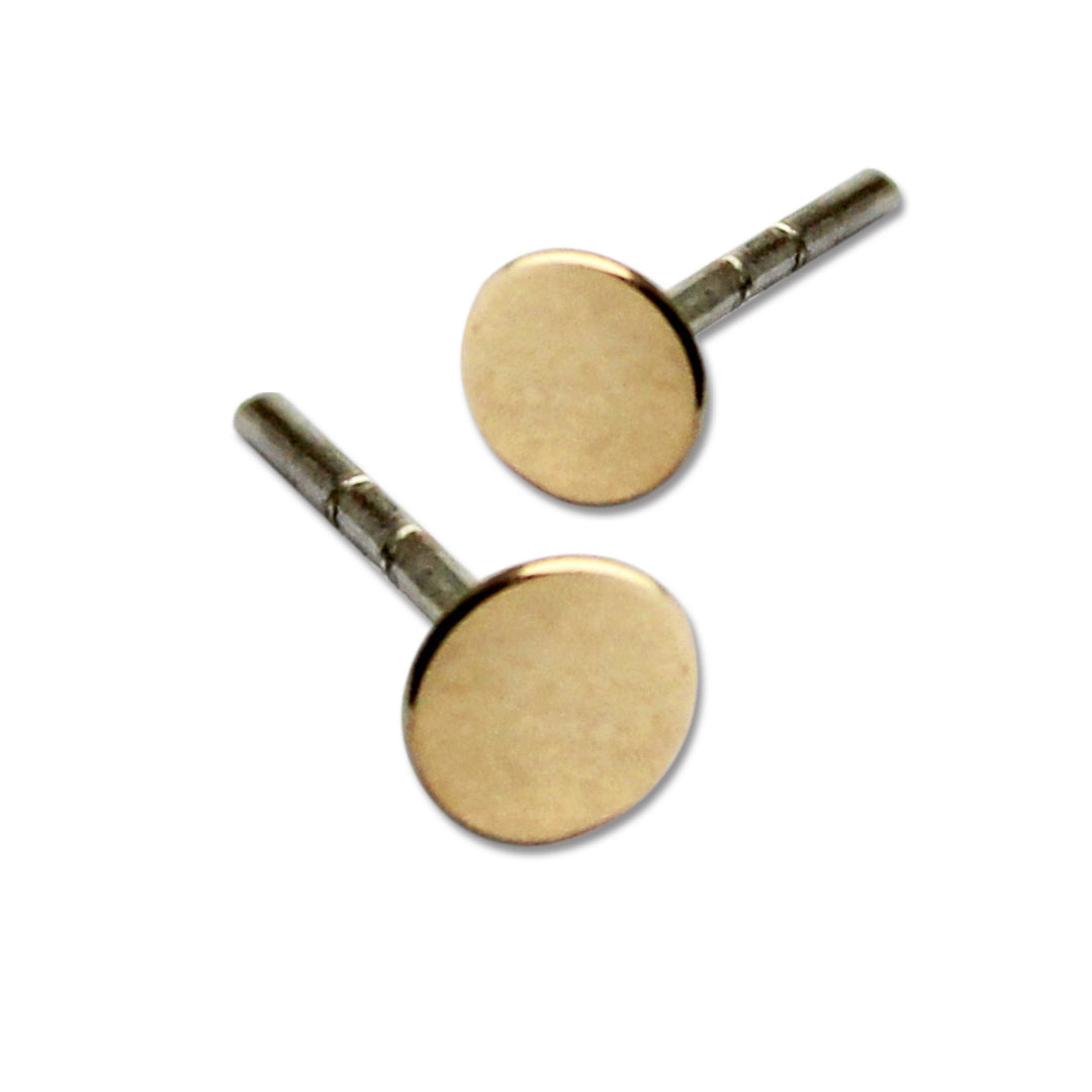Solis 9ct gold stud