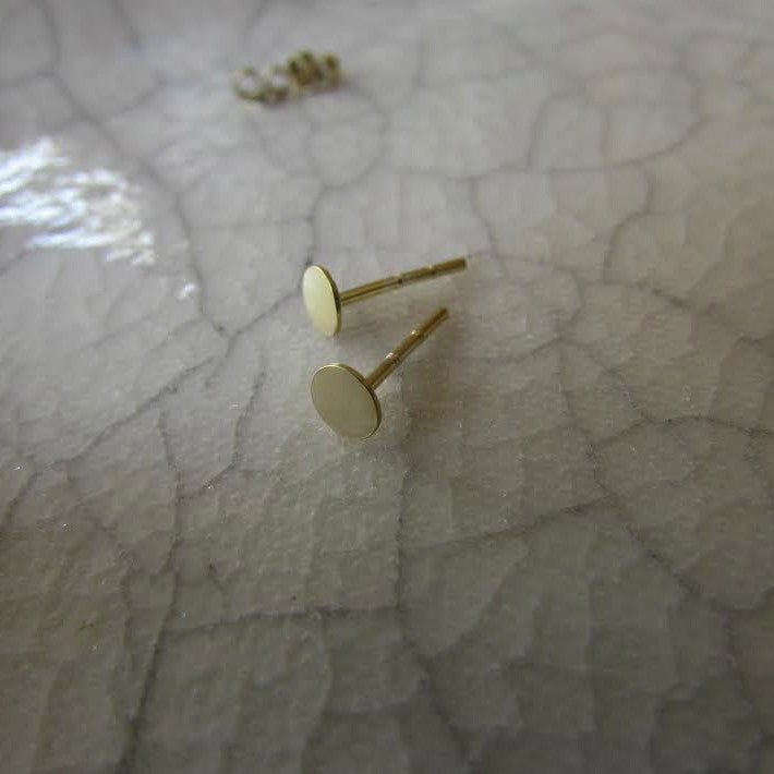 Solis gold stud matt or polished